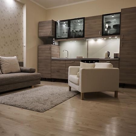 شقة Karolyi Garden | Hostaid بودابست المظهر الخارجي الصورة