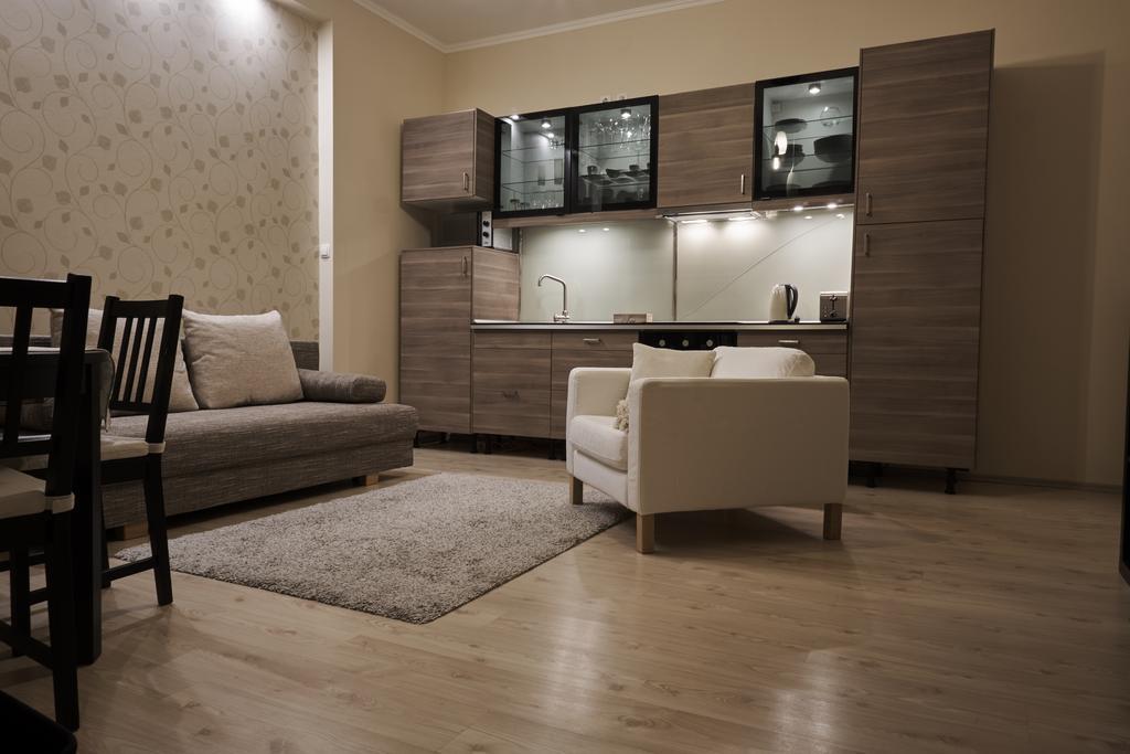 شقة Karolyi Garden | Hostaid بودابست المظهر الخارجي الصورة